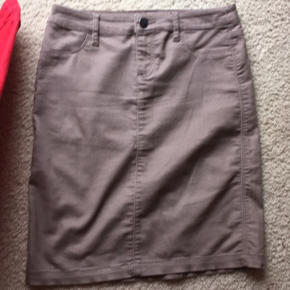 Skirts - Picture 3 of 5